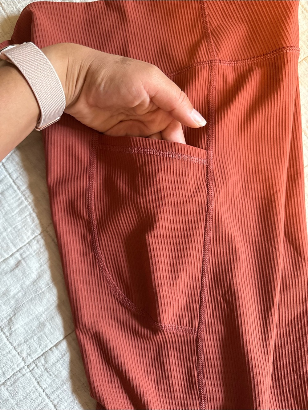 Old Navy Active PowerSoft Rust Ribbed Leggings M High Rise Pockets - Picture 6 of 9